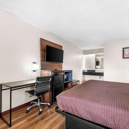 Econo Lodge Charlotte Airport Экстерьер фото