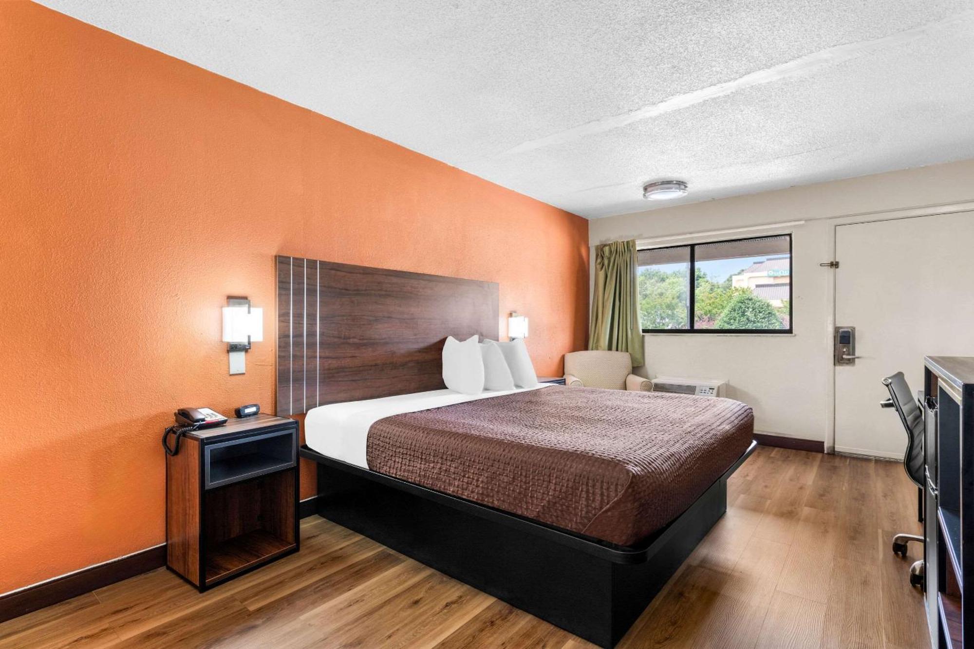 Econo Lodge Charlotte Airport Экстерьер фото