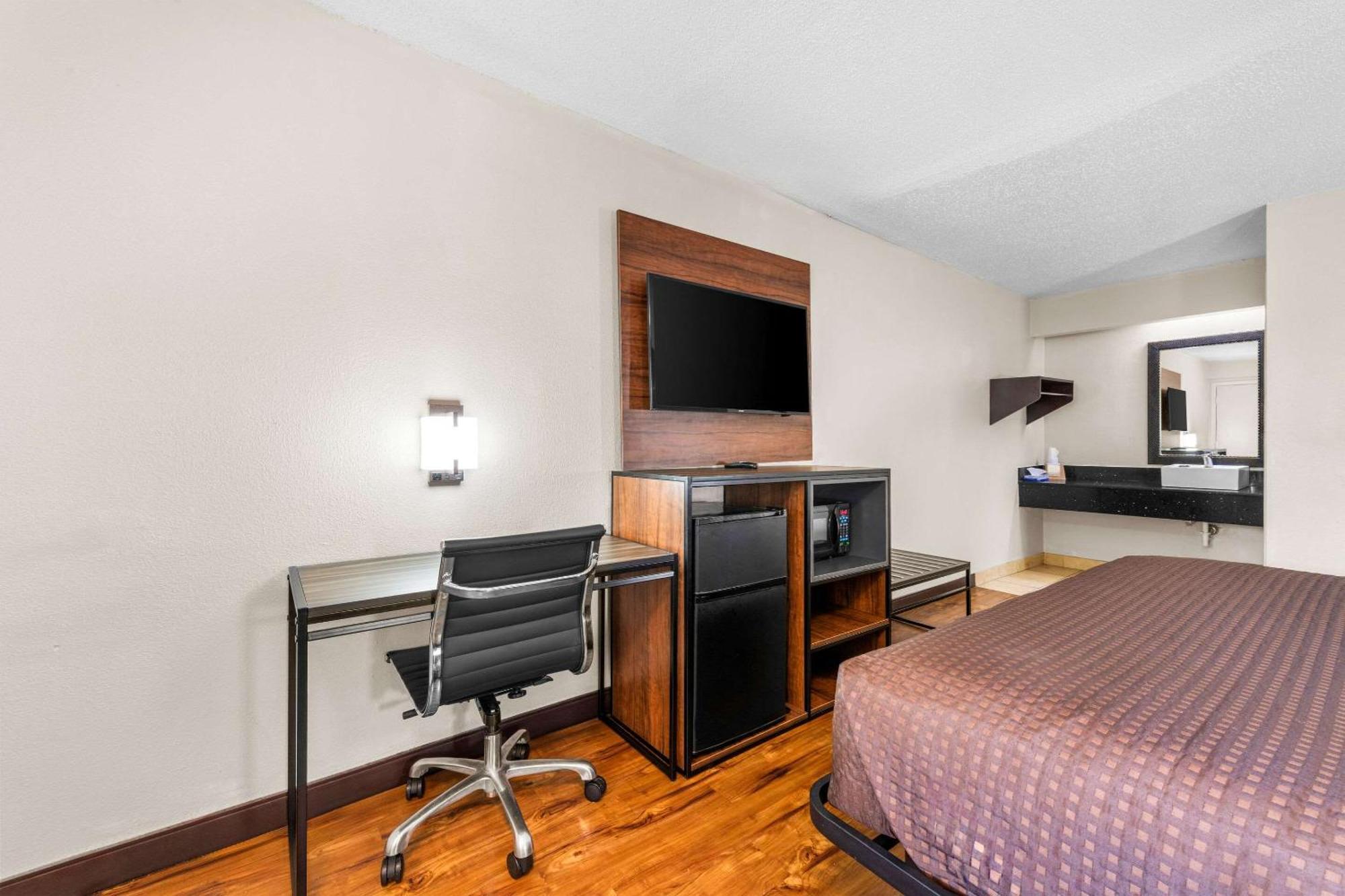 Econo Lodge Charlotte Airport Экстерьер фото