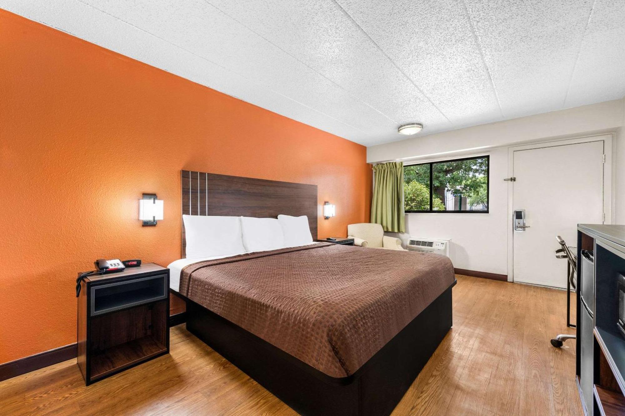 Econo Lodge Charlotte Airport Экстерьер фото